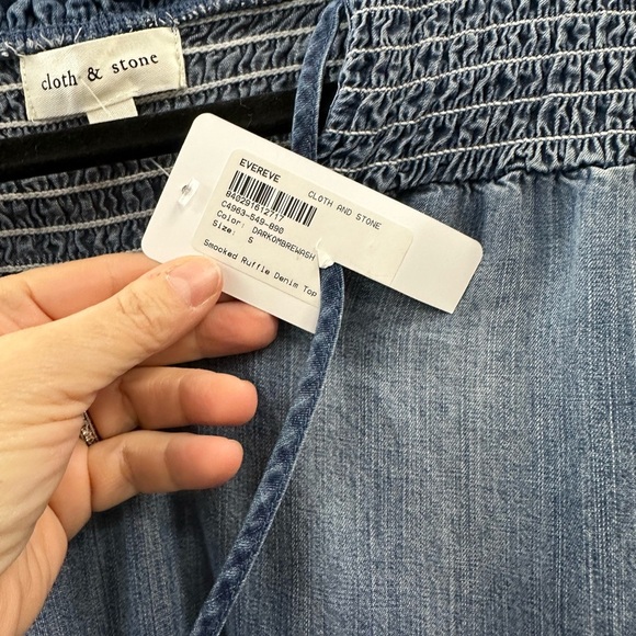 CLOTH & STONE Smocked Ruffle Denim Top in Dark Ombré Wash Size Small - Picture 4 of 5